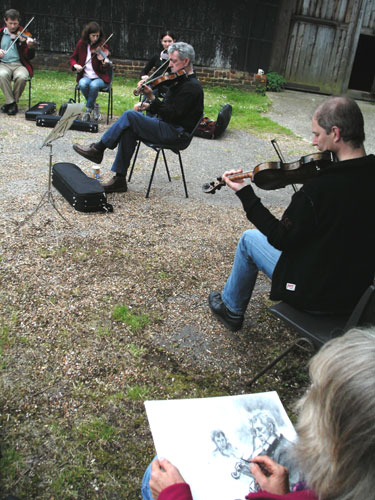 KIF 3039 fiddle-workshop Sarah-Steen-sketching-Tommy-Peoples