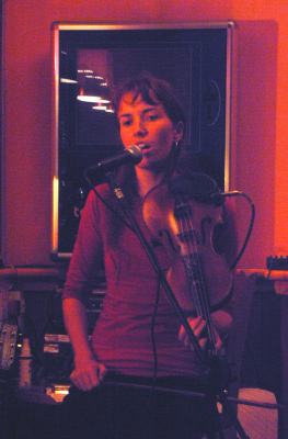 KIF 7035 Laura singing